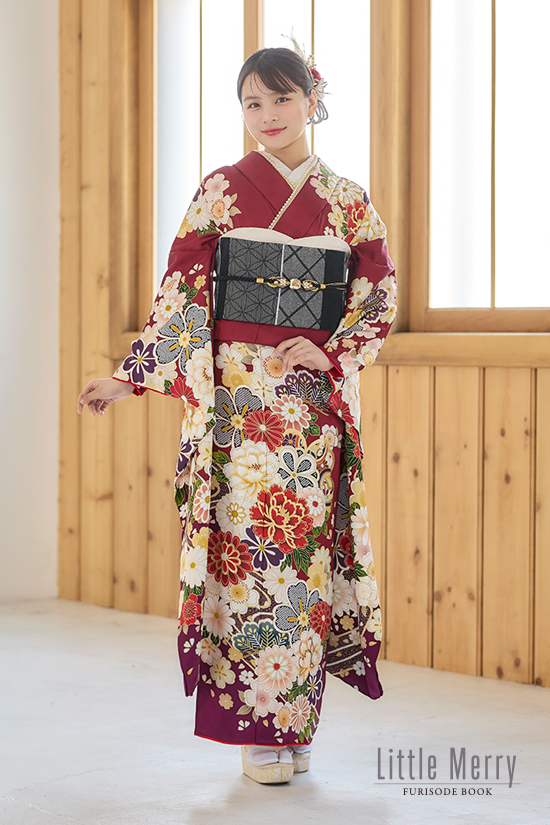 赤紫地に色鮮やかな花を描いた振袖